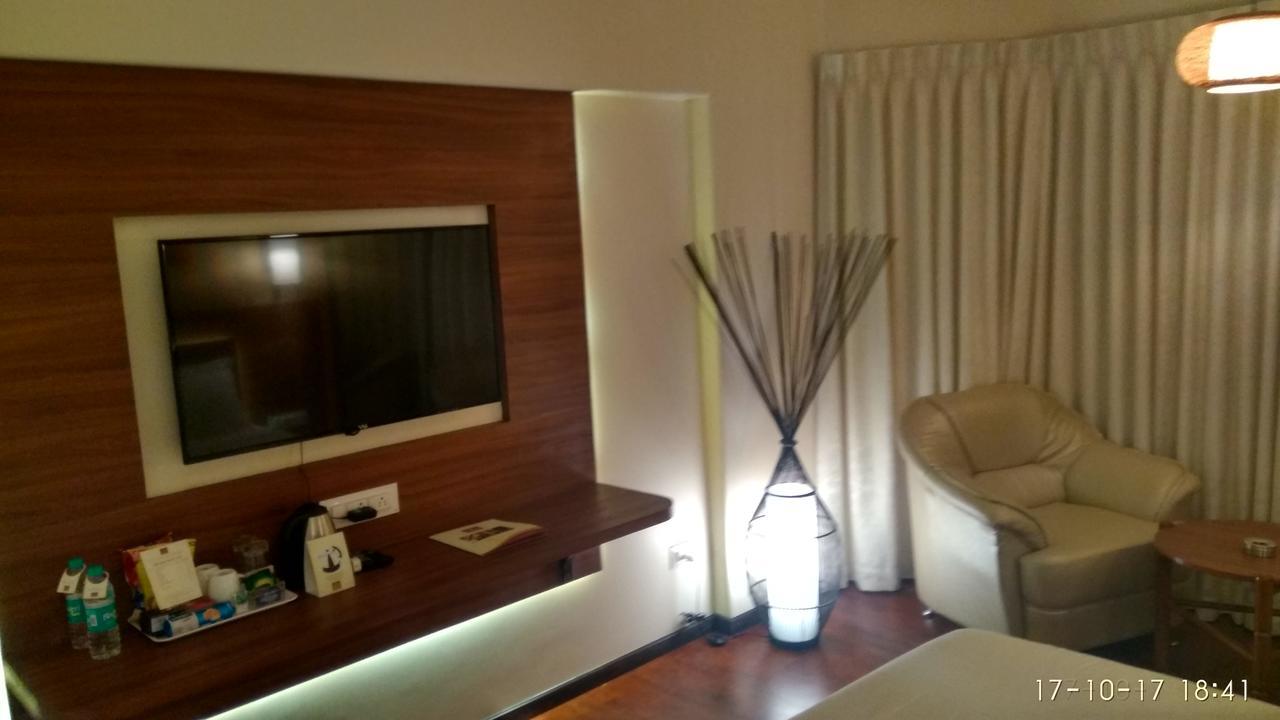 Hotel Reyansh Grand Boisar Exterior foto