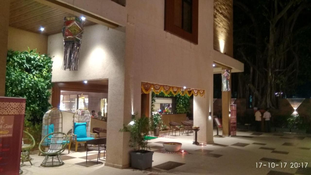 Hotel Reyansh Grand Boisar Exterior foto