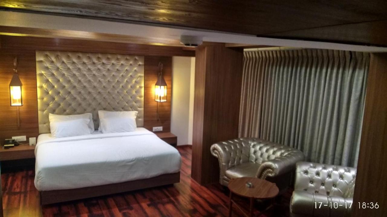 Hotel Reyansh Grand Boisar Exterior foto