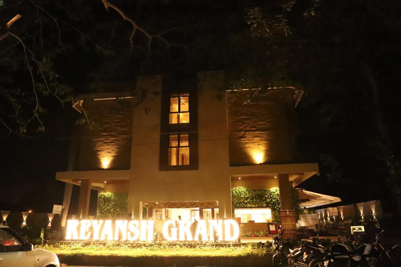 Hotel Reyansh Grand Boisar Exterior foto